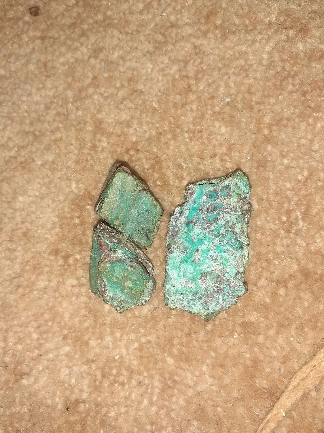 سنگ فیروزه راف|بدلیجات|رباطکریم, شترخوار|دیوار