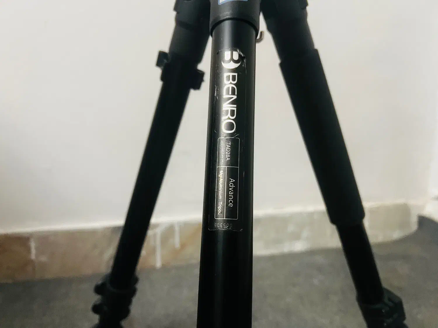 سه پایه فلزی بنرو|دوربین عکاسی و فیلمبرداری|یزد, |دیوار