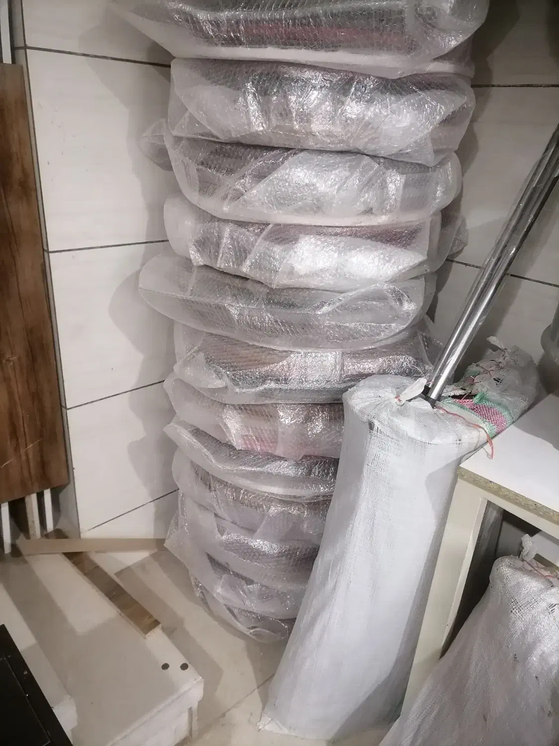 میز خاطره|میز و صندلی غذاخوری|یزد, |دیوار