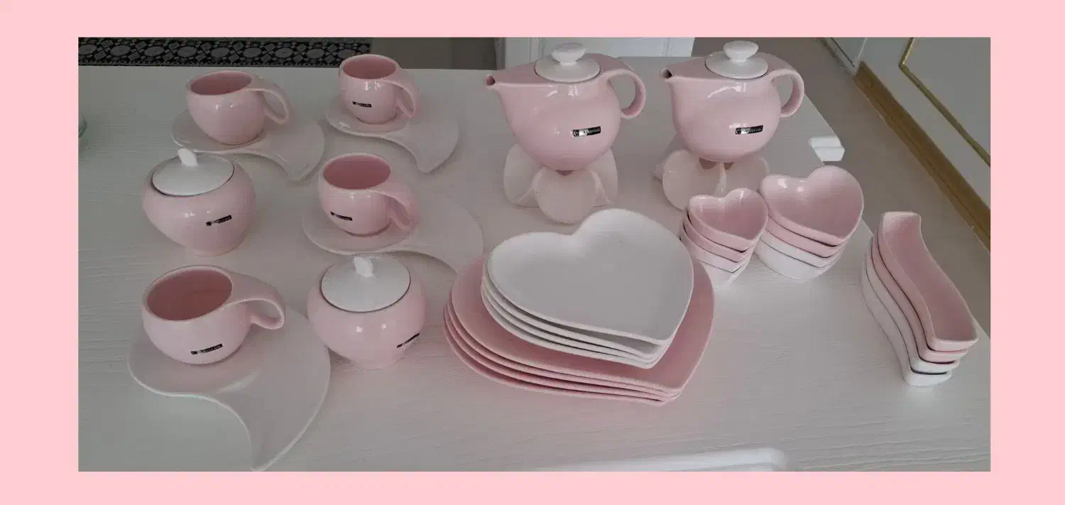 ظروف چینی قلبی سفید صورتی در حد نو|ظروف سرو و پذیرایی|مشهد, طلاب|دیوار