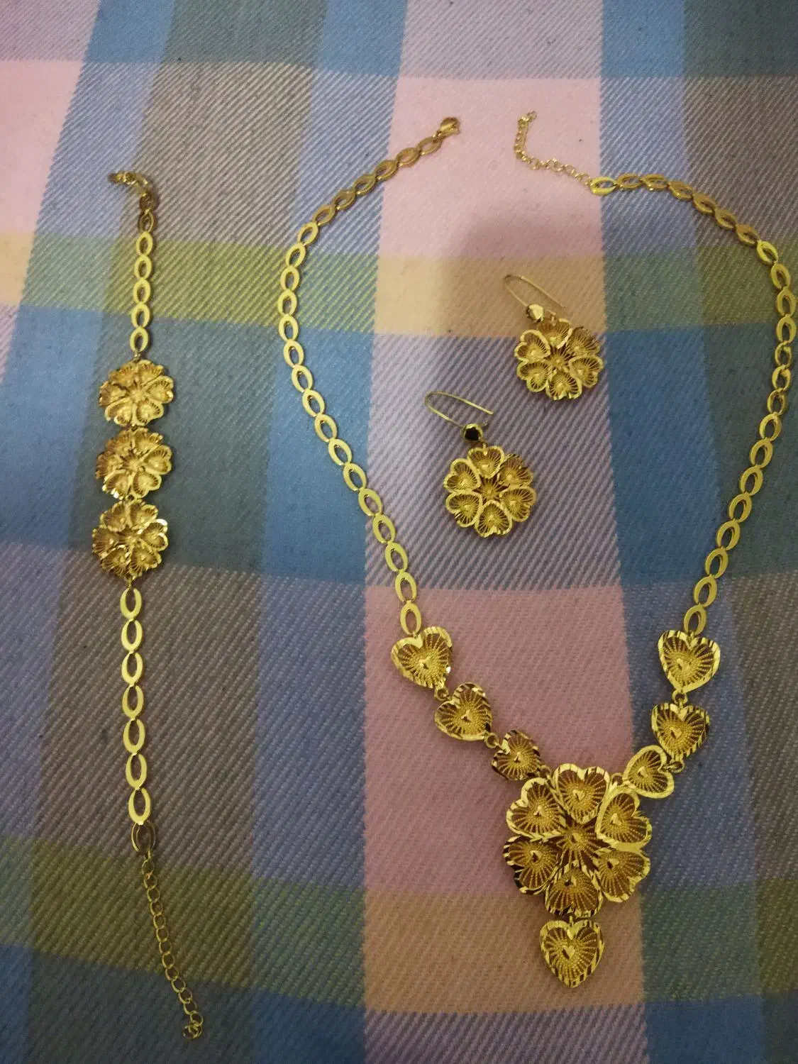 سرویس گردنبند و گوشواره و دستبند|بدلیجات|پرند, فاز ۶|دیوار