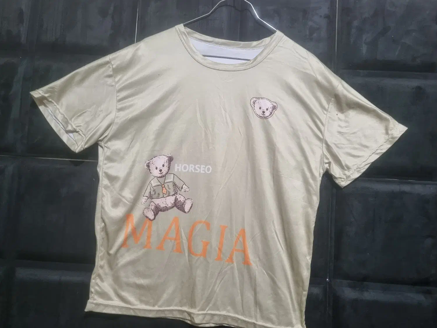 لباس|لباس|نجف‌آباد, امام خمینی|دیوار