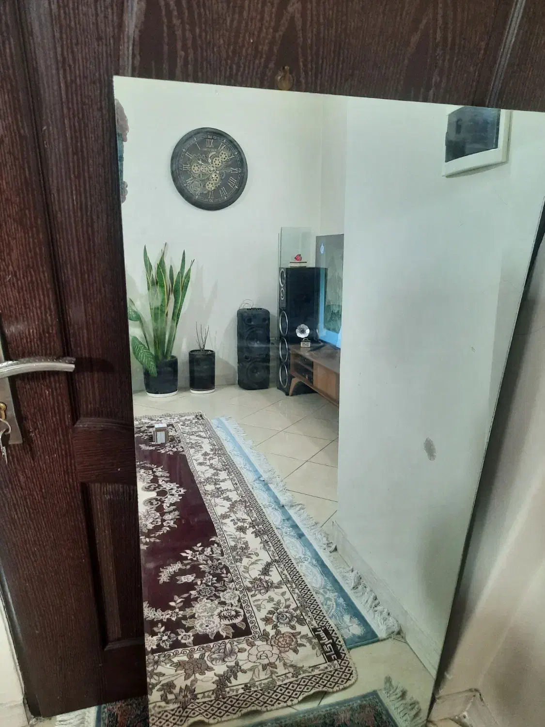 آینه بدون قاب|آینه|تهران, والفجر (افسریه)|دیوار