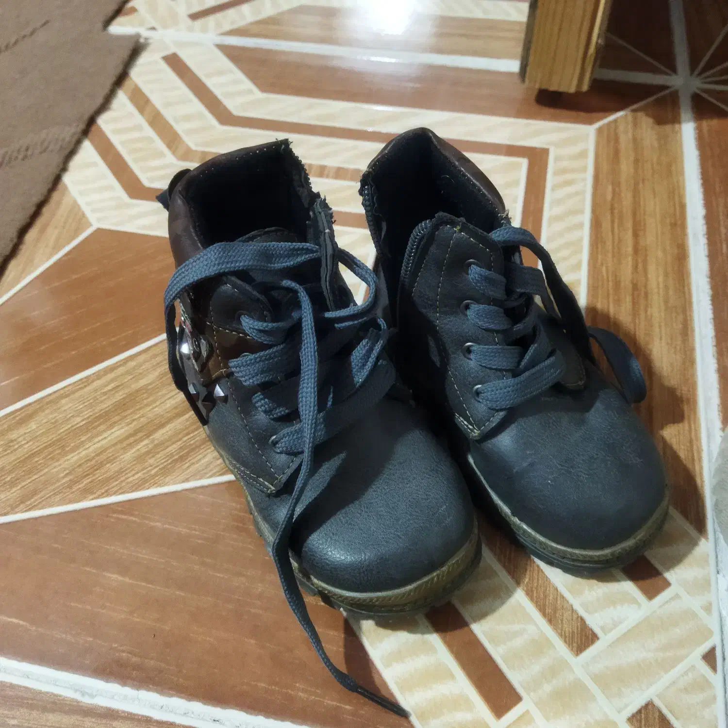 کفش|کفش و لباس بچه|زابل, |دیوار