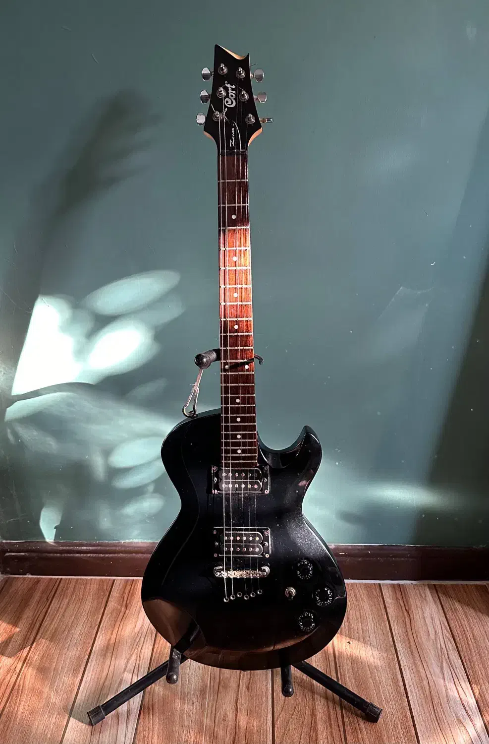 گیتار الکتریک یا همون لید|گیتار، بیس، امپلیفایر|لاهیجان, کوی زمانی|دیوار