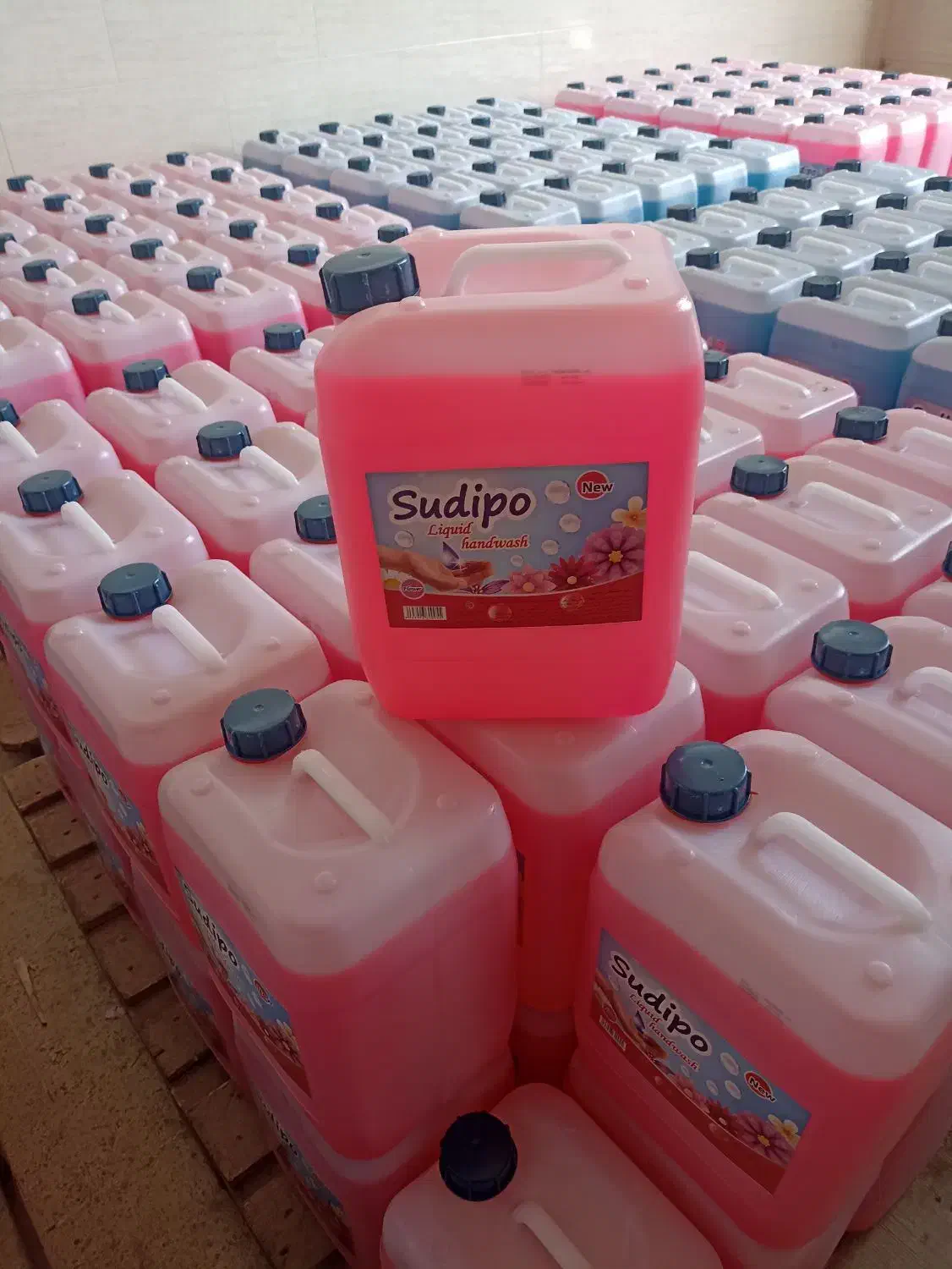 مایع ده لیتری|مواد شوینده و دستمال کاغذی|گرگان, |دیوار