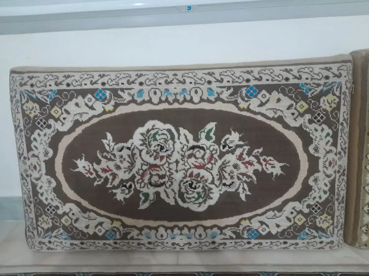 دو جفت پشتی سالم|پشتی|صفادشت, |دیوار