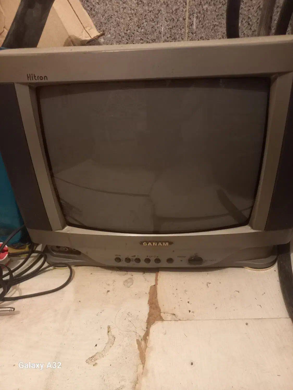 تلویزیون ۱۴ اینچ صنام|تلویزیون و پروژکتور|همدان, |دیوار