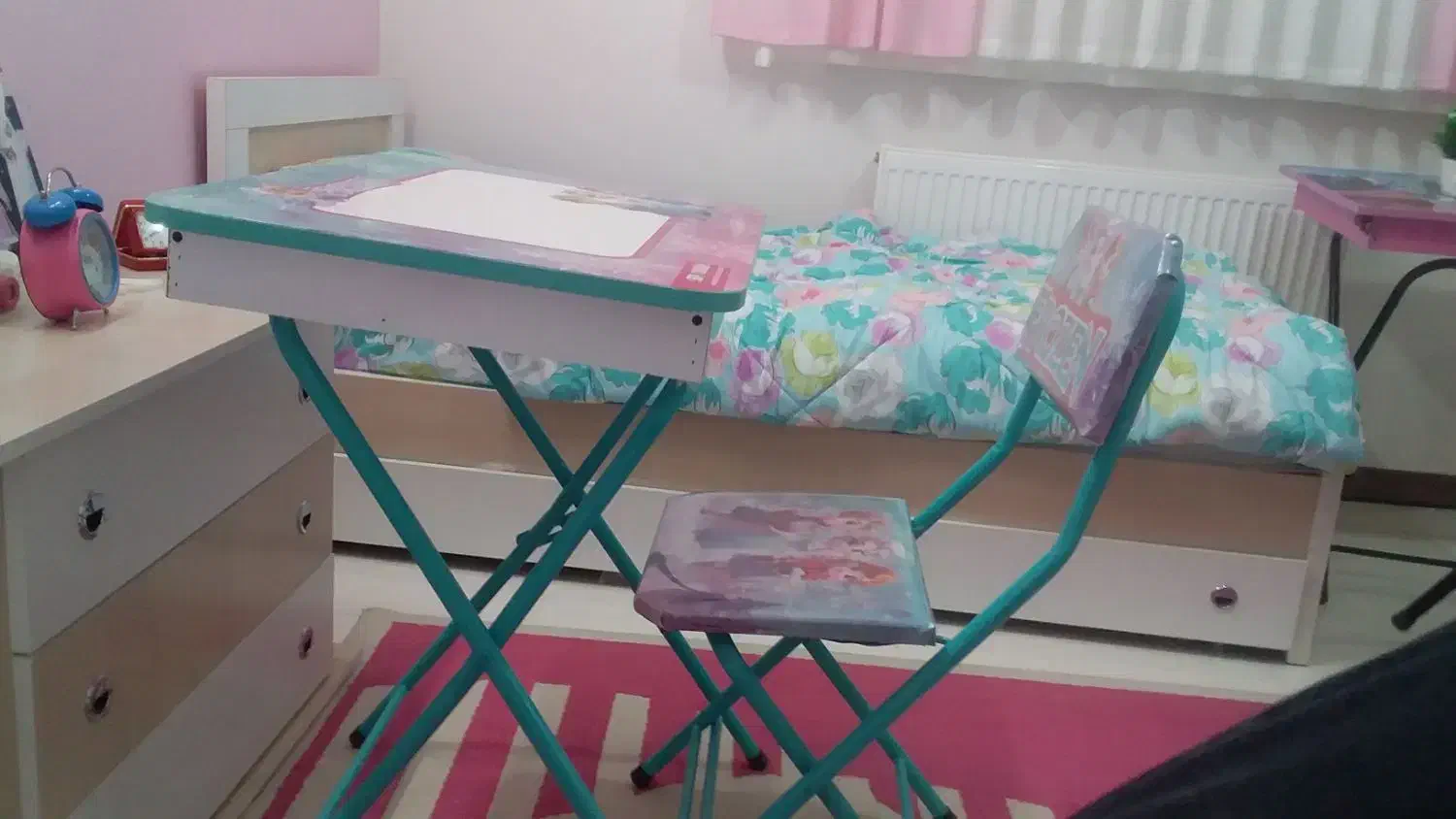 میز تحریر و صندلی|اسباب و اثاث بچه|اصفهان, جلالیه|دیوار