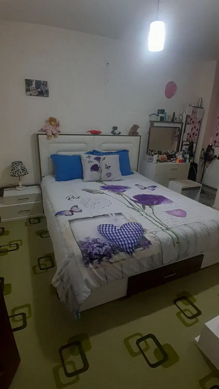 سرویس خواب دو نفره|تخت و سرویس خواب|صدرا-فارس, فاز ۱|دیوار