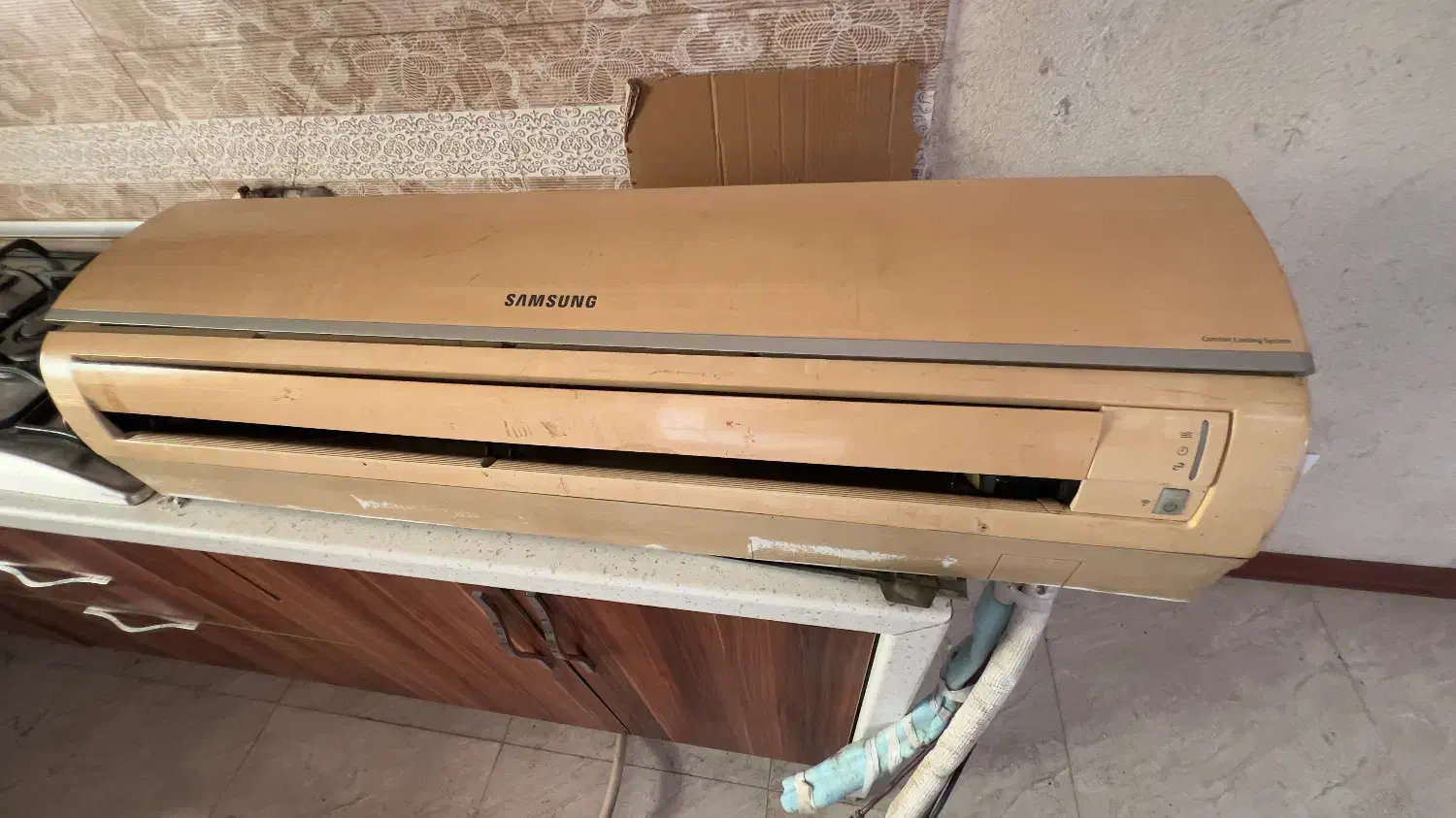 اسپلیت ۲۴۰۰۰ فقط سرویس میخاد جنس خوب|کولر گازی و فنکوئل|نور, |دیوار