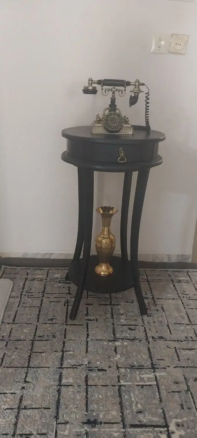 میز تلفن کاملا سالم میز اباژور کنار سالنی|میز تلفن|مشهد, الهیه|دیوار