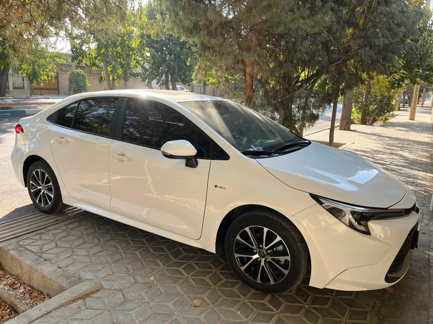 تویوتا لوین هیبرید ۱۸۰۰ (مدل ۲۰۲۴)|خودرو سواری و وانت|شاهین‌شهر, پاسداران|دیوار