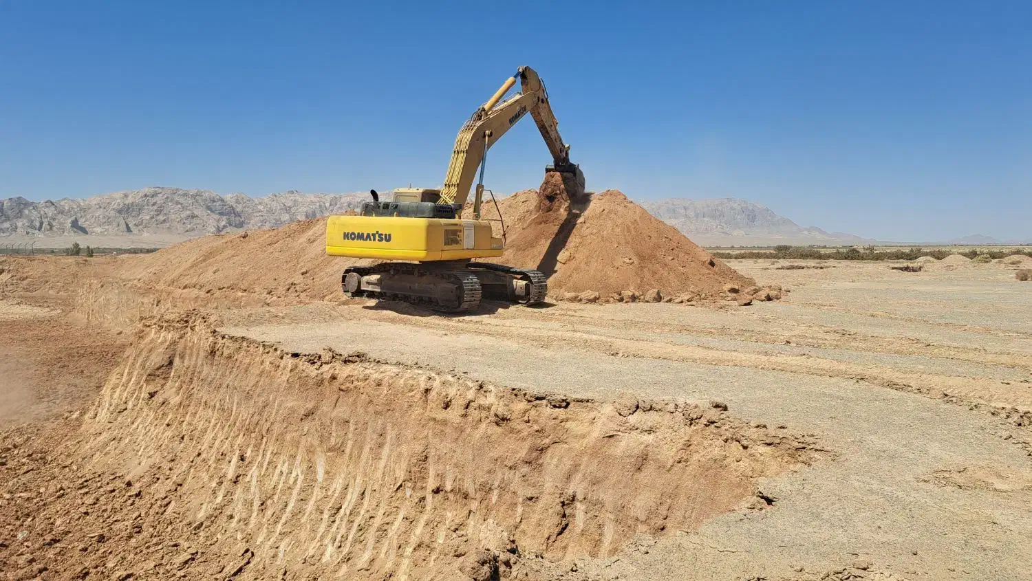 بیل کوماتسو۴۰۰|خودرو سنگین|یزد, |دیوار