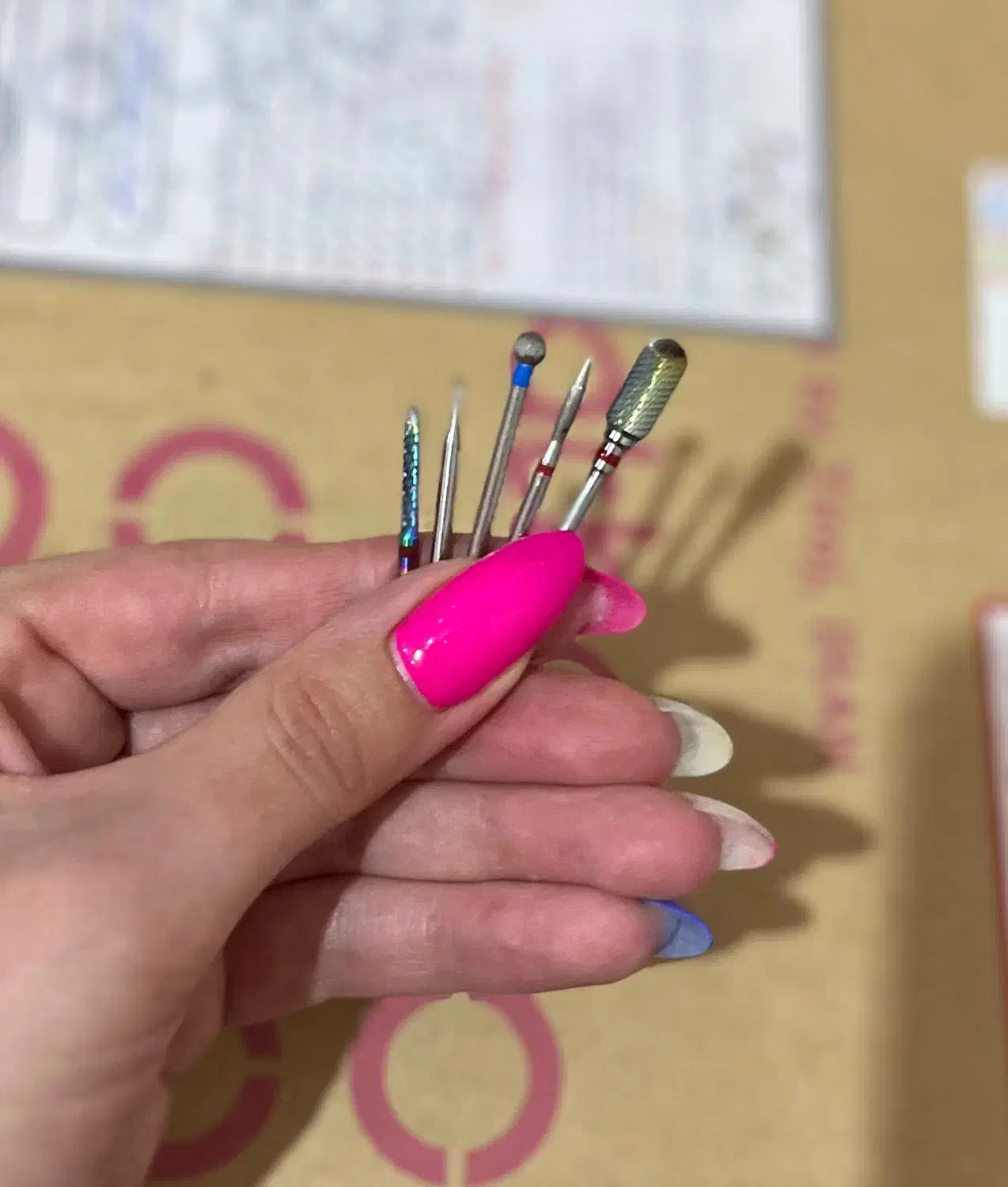 لوازم کاشت ناخن|آرایشگاه و سالن‌های زیبایی|کرمانشاه, |دیوار