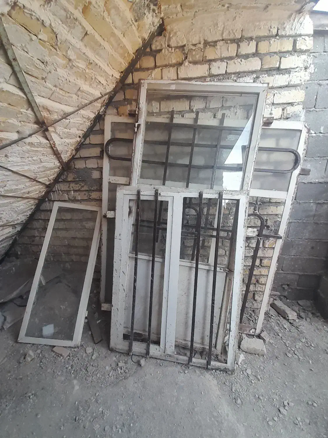 در و پنجره|مصالح و تجهیزات ساختمان|بجنورد, |دیوار