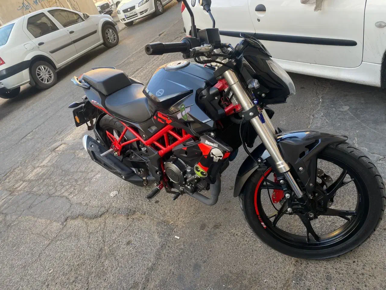 بنلی ۲۵۰ تک|موتورسیکلت|ری, بازار آهن|دیوار