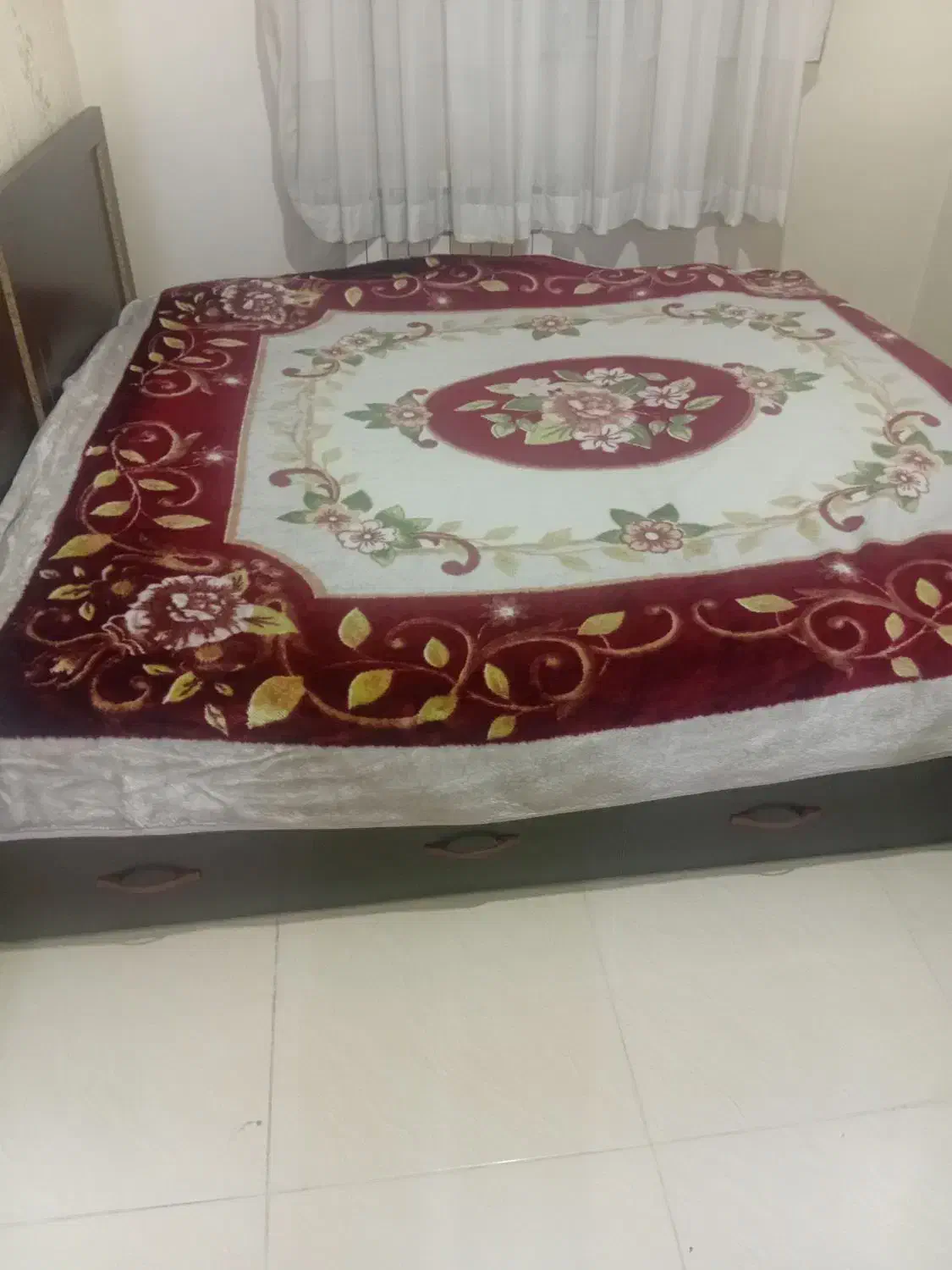 تخت دو نفره|تخت و سرویس خواب|اندیشه, اندیشه فاز ۴|دیوار