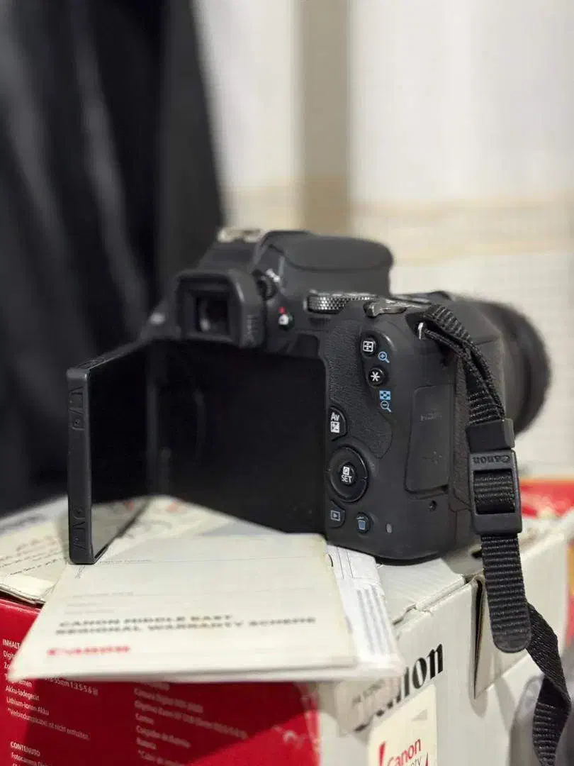 Canon EOS 200D + لنز 18-55mm|دوربین عکاسی و فیلم‌برداری|تهران, نجات اللهی|دیوار
