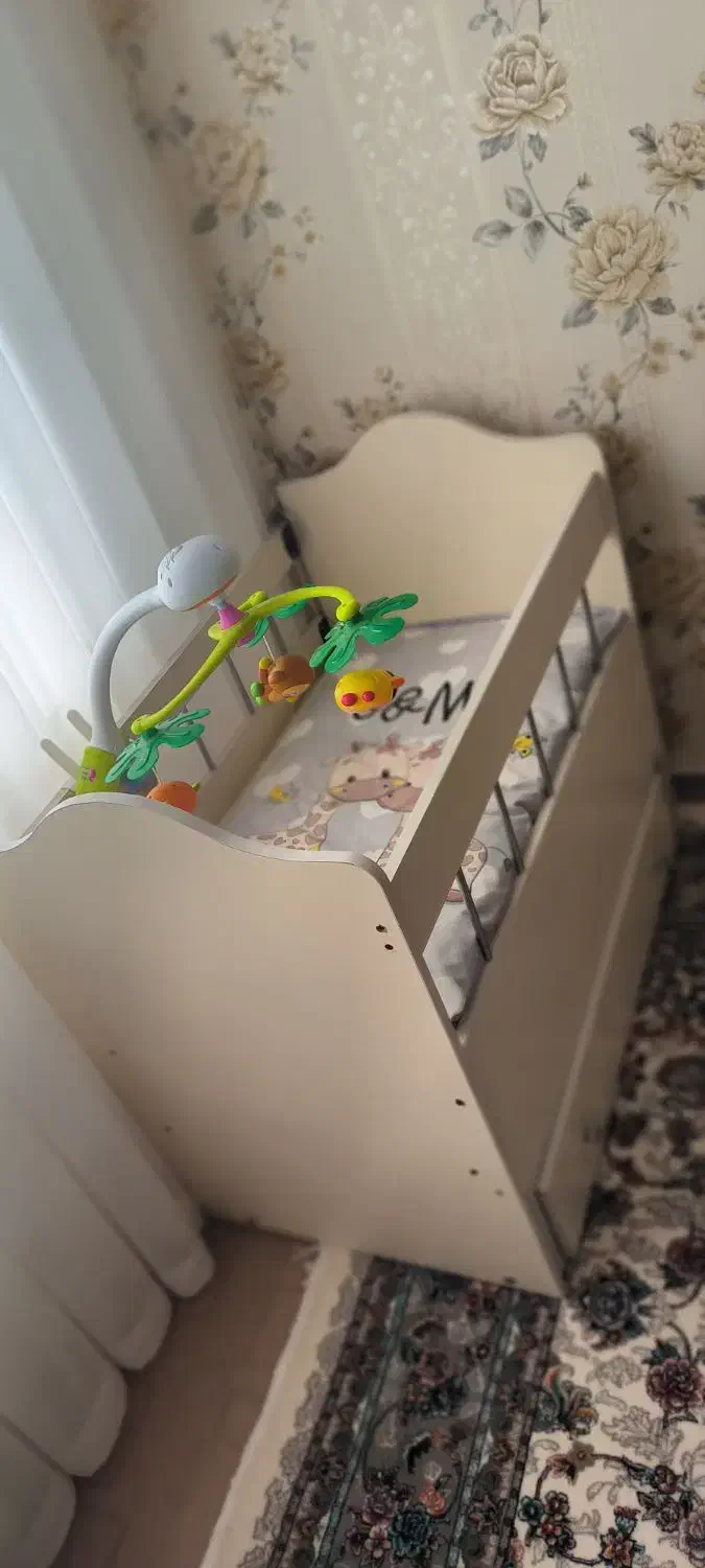 تخت نوزاد کنار مادر همراه با تشک|تخت و صندلی بچه|سهند, |دیوار