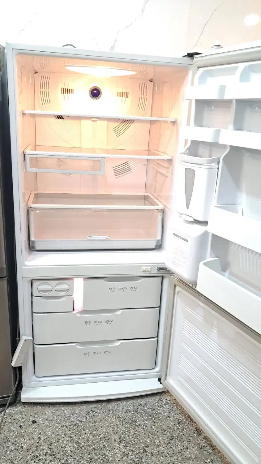 یخچال فریزر باضمانت کتبی کاملا سالم|یخچال و فریزر|قم, ولیعصر|دیوار