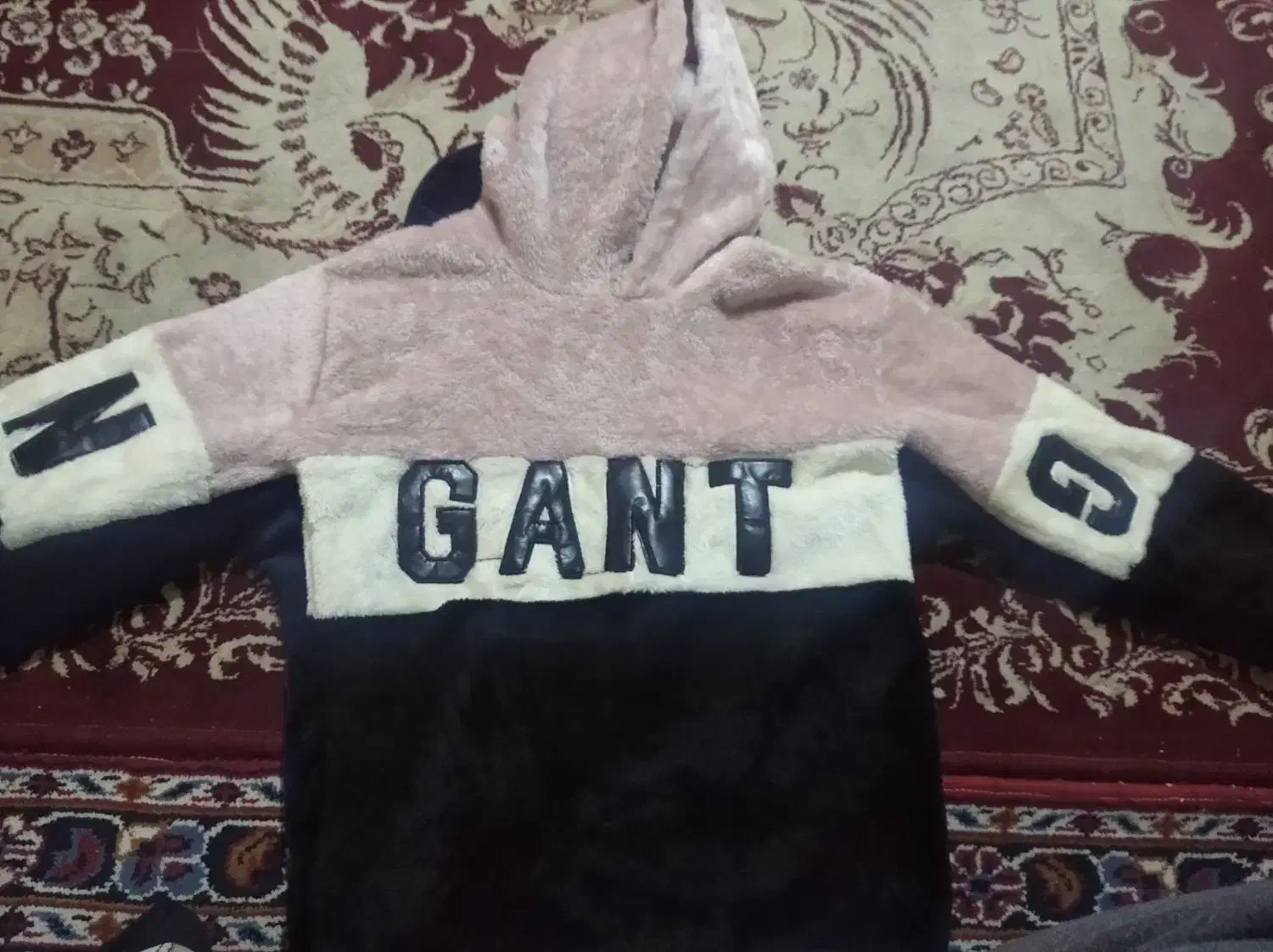 هودی تمیز و کلاه ایمنی|لباس|فلاورجان, |دیوار