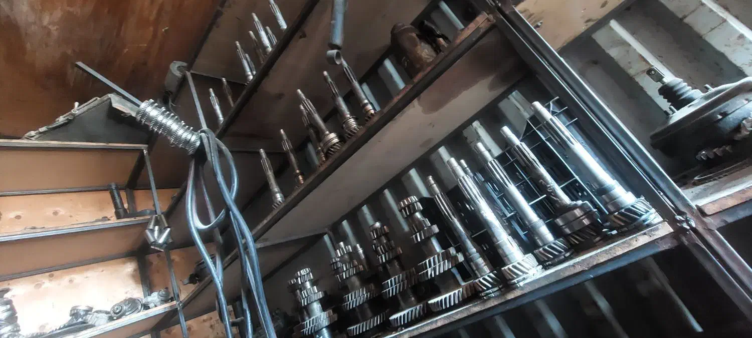 اراقی استوک مینی بوس و خاور|قطعات یدکی و لوازم جانبی|اصفهان, قهاب جنوبی|دیوار