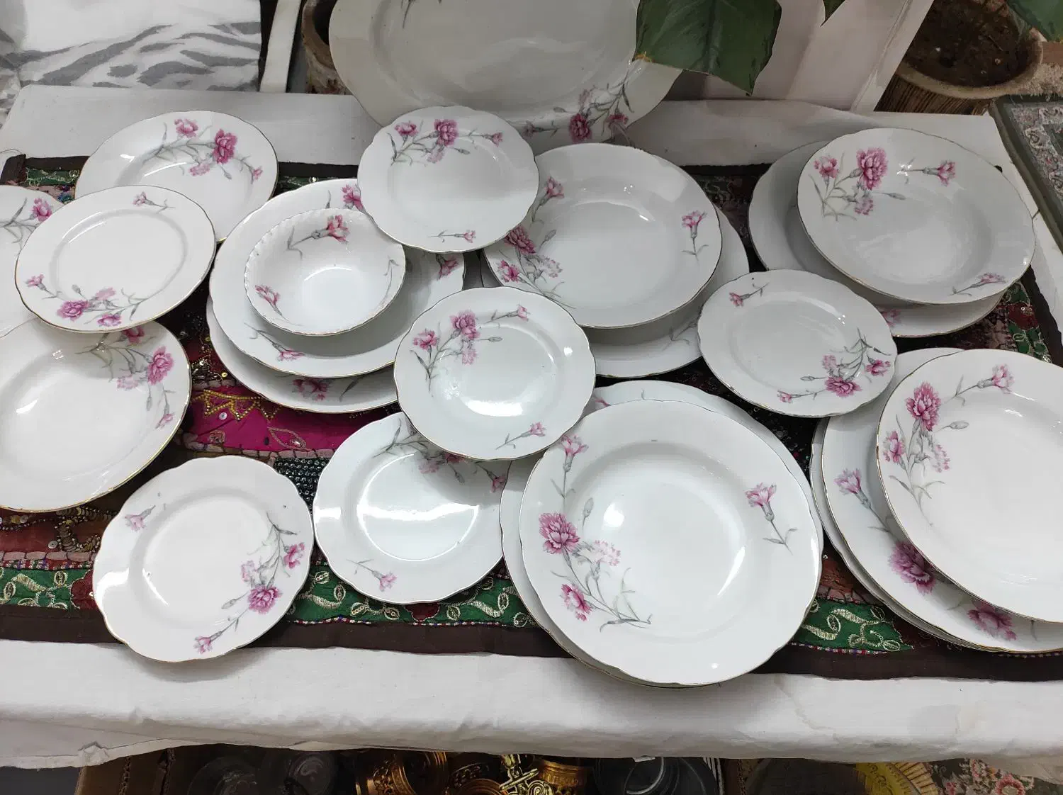 سرویس کمیاب و زیبای گل میخک|ظروف سرو و پذیرایی|ری, حمزه‌آباد|دیوار