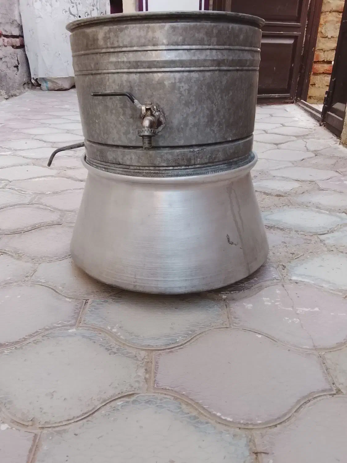 عرق گیر به همراه دیگ(نی گازان)|ظروف پختوپز|مراغه, |دیوار