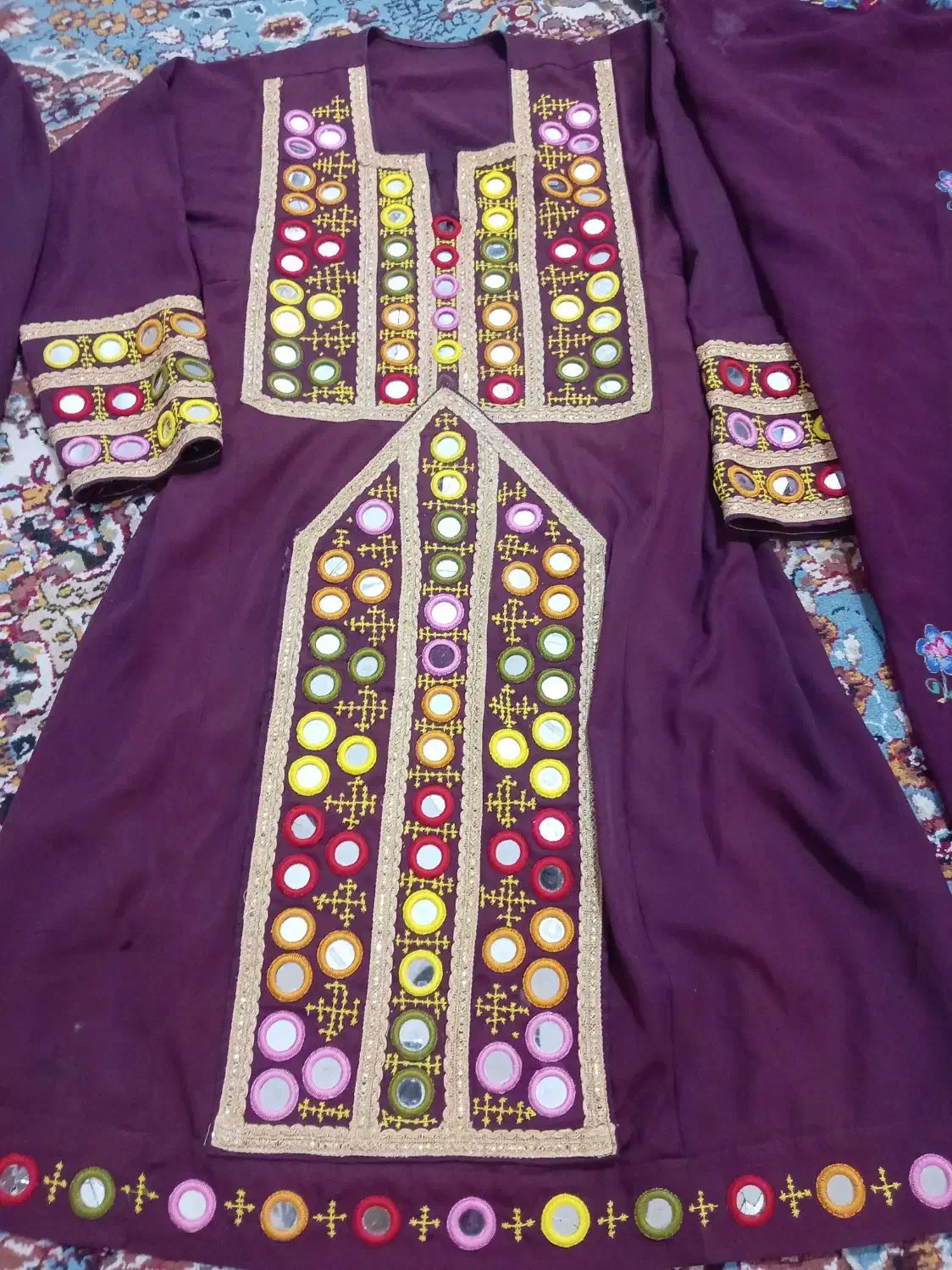 لباس بلوچی آیینه کاری|لباس|زابل, |دیوار