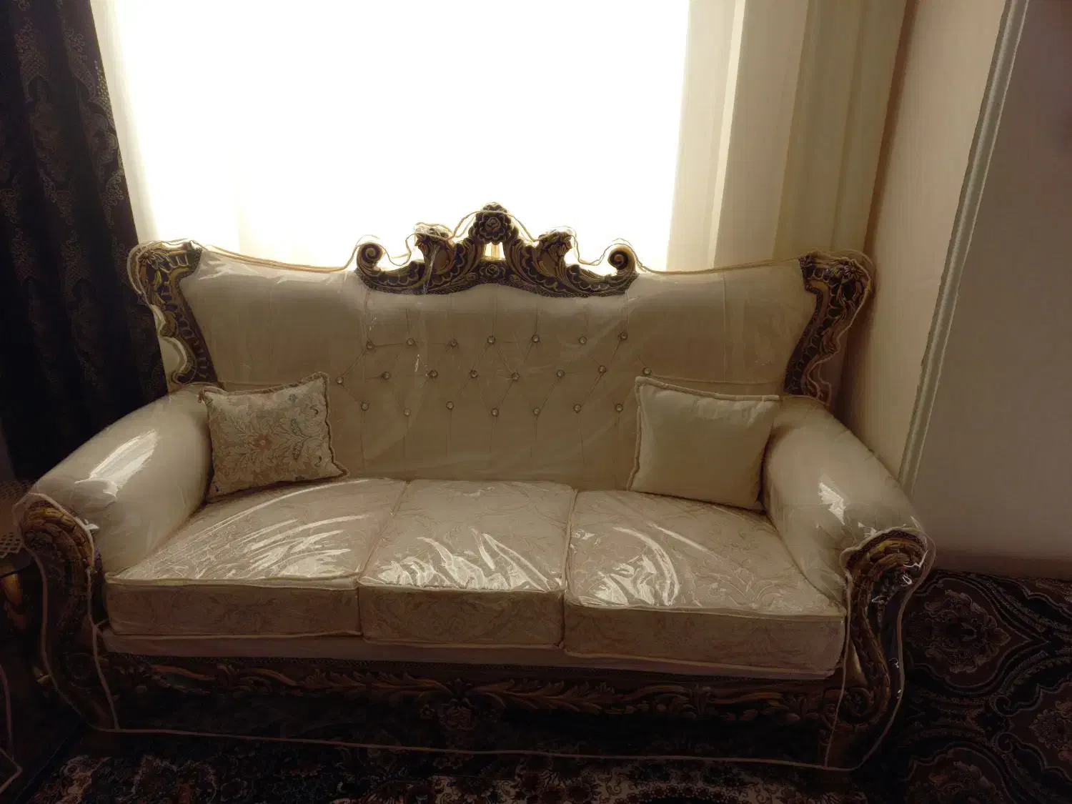 مبل ۹نفره سلطنتی|مبلمان خانگی و میز عسلی|هشتگرد, شهرک بعثت|دیوار