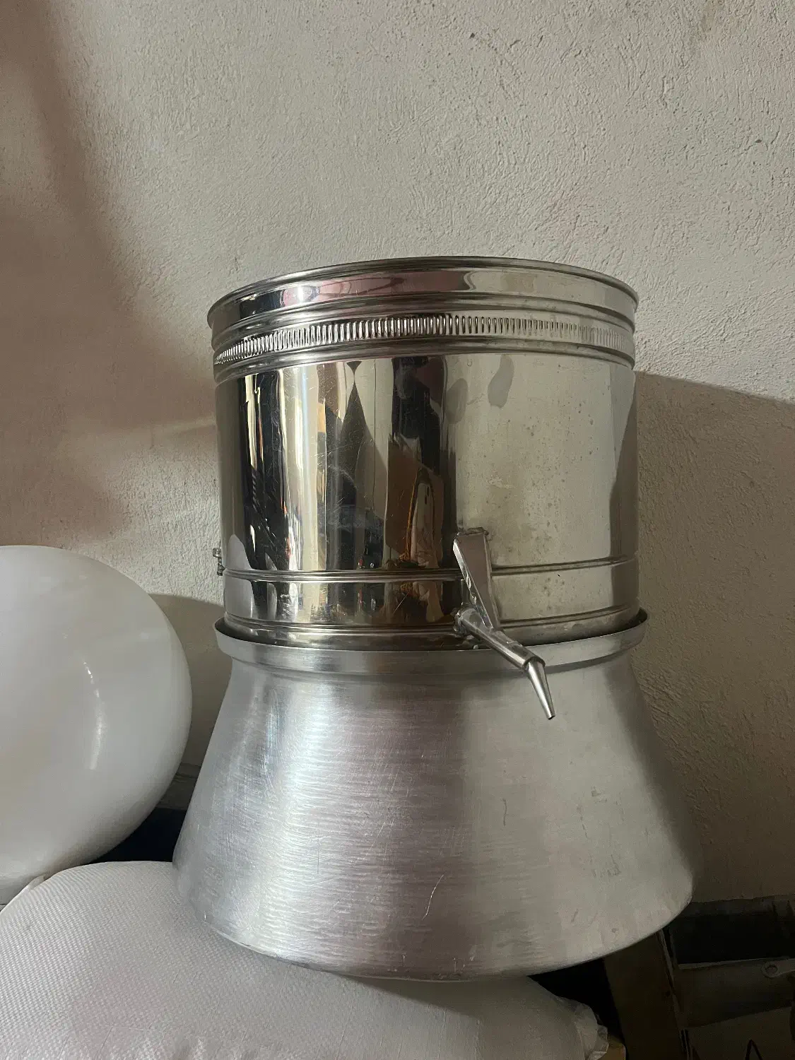 عرق گیر|ظروف پخت‌وپز|قروه, |دیوار