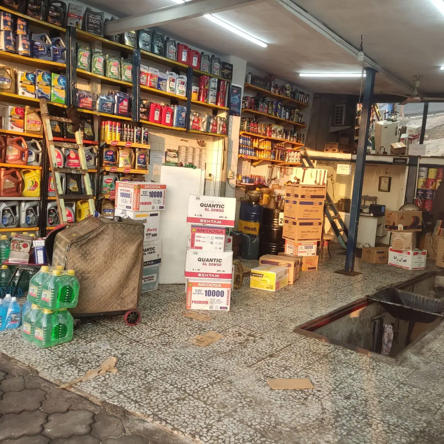 تعویض روغنی و عمده فروشی روغن موتور|خدمات موتور و ماشین|رشت, کوی قدس|دیوار