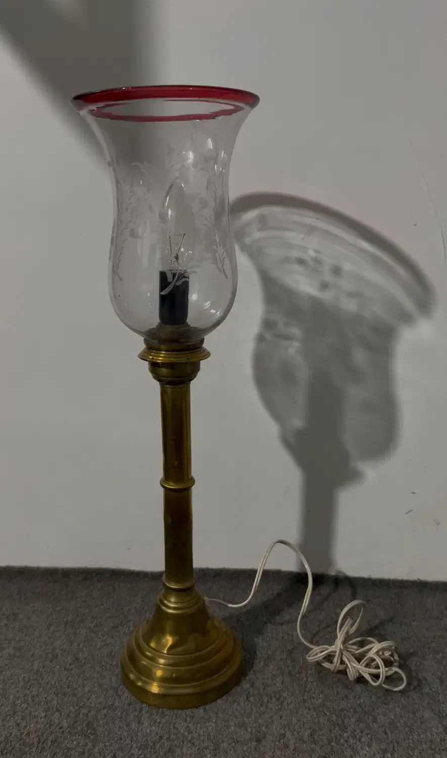 یک جفت چراغ لعل پایهٔ برنجی ،لبهقرمز اصل|کلکسیون اشیاء عتیقه|سنندج, |دیوار