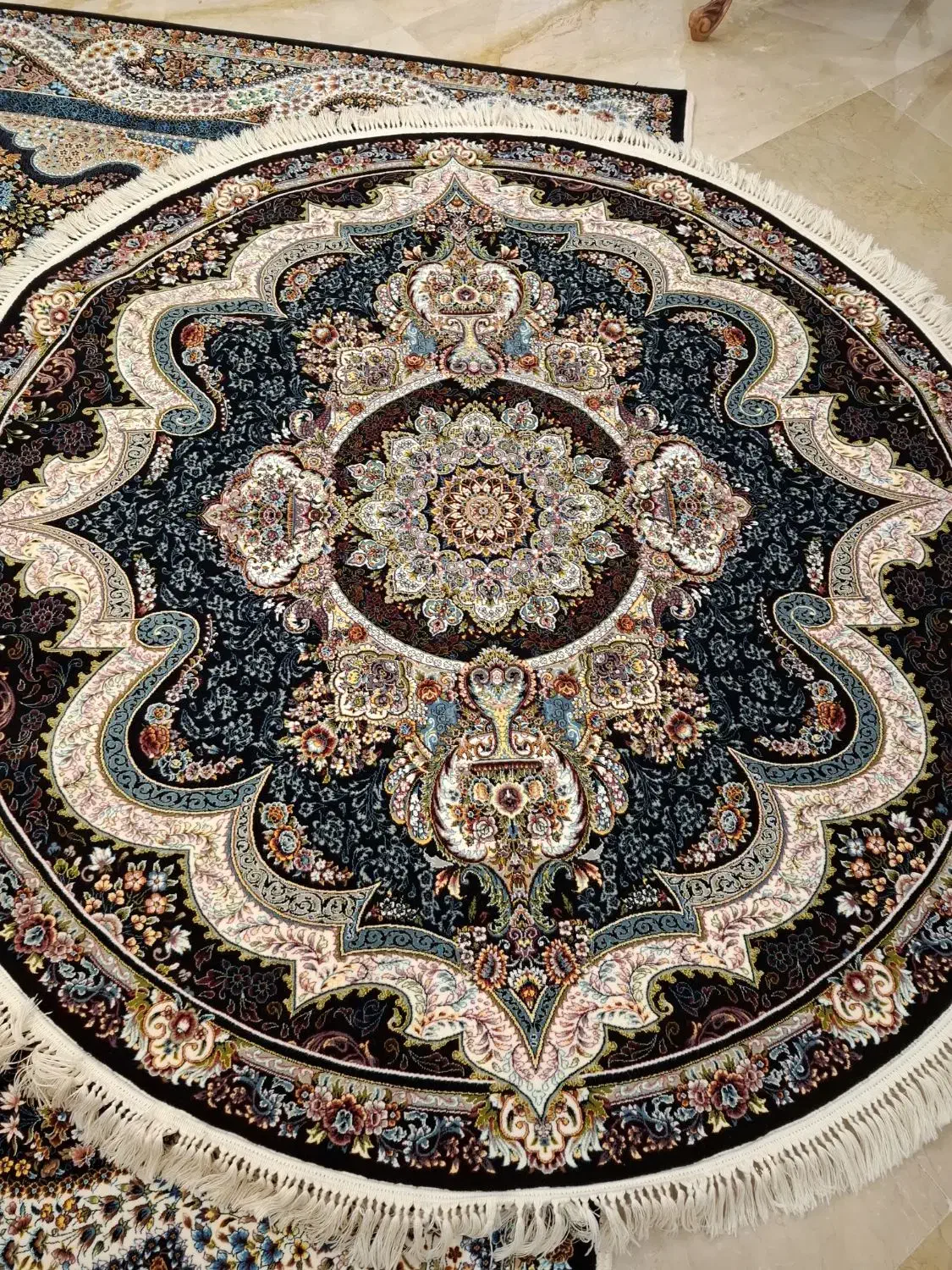 فرش|فرش|بندر انزلی, آذربایجان|دیوار