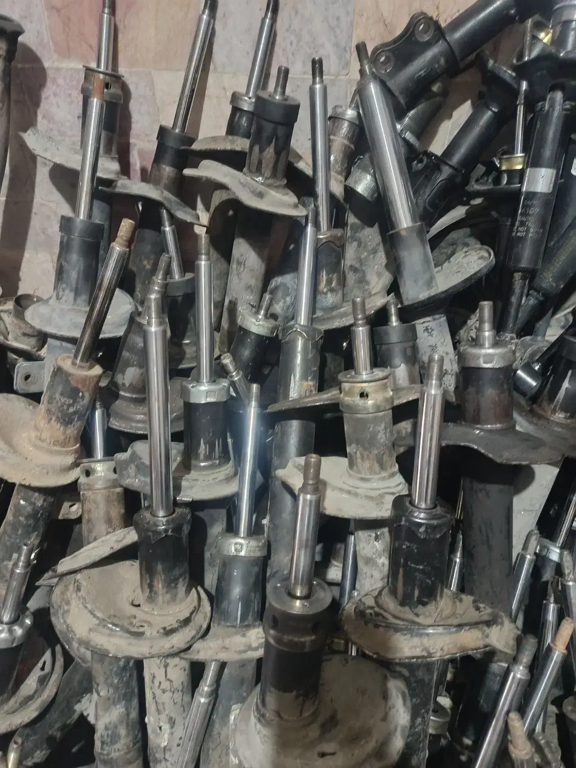 انواع کمک فنر پراید پژو پیکان ۲۰۶قیمت مناسب|قطعات یدکی و لوازم جانبی|مشهد, طبرسی شمالی|دیوار