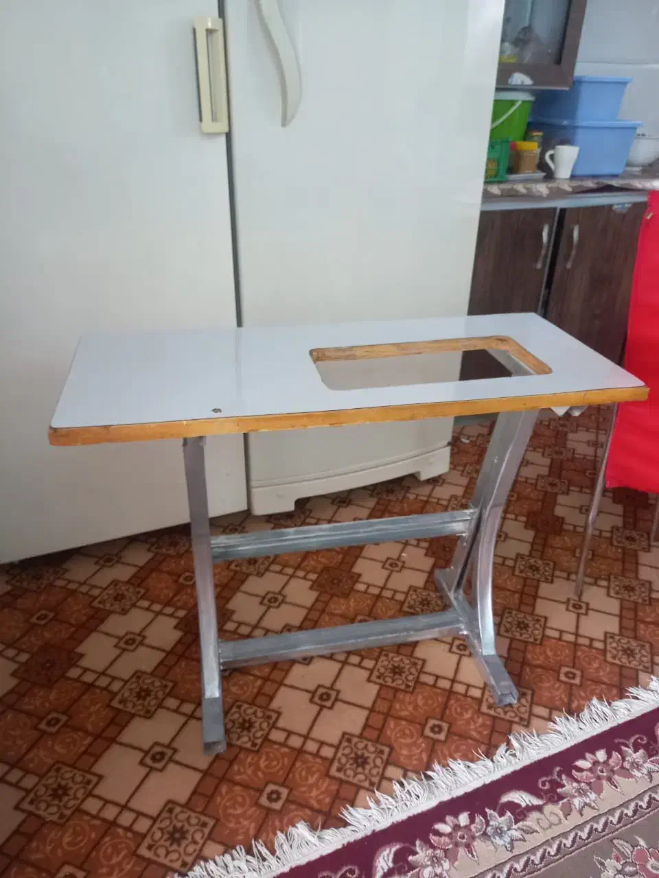 میز چرخ خیاطی|لوازم خیاطی و بافتنی|فسا, |دیوار