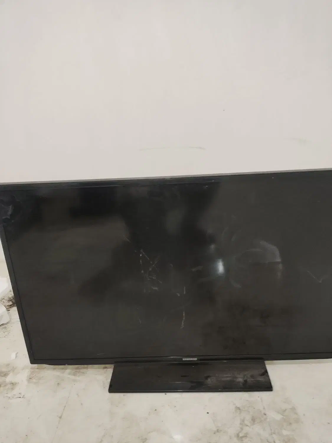 تلویزیون ضربه خورده ولی روشن میشه|تلویزیون و پروژکتور|محمدشهر, شهرک چمران|دیوار