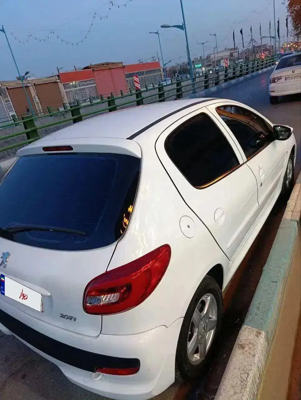 207سقف فلز 402|خودرو سواری و وانت|یزد, |دیوار