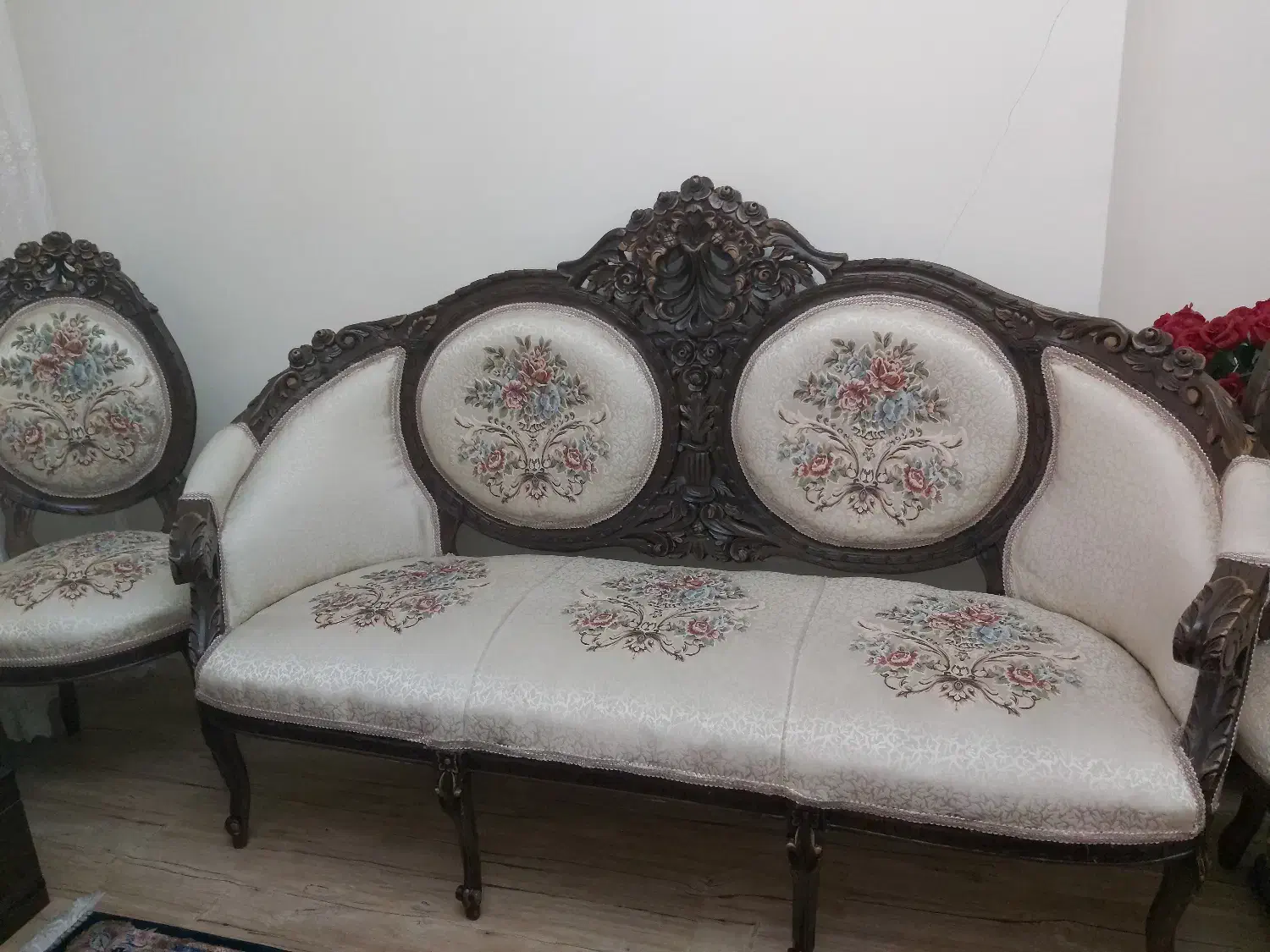 مبلمان کلاسیک طرح فرحی بهمراه میز نهار خوری 8نفره|مبلمان خانگی و میز عسلی|تهران, تهرانپارس جنوبی|دیوار