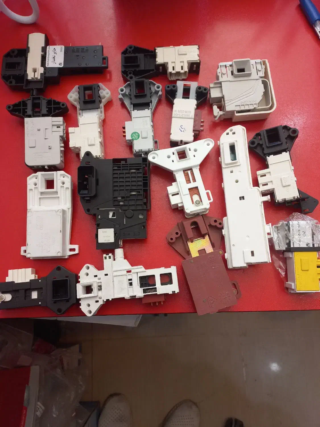 قطعات یدکی آقای لباسشویی|ماشین لباسشویی و خشککن لباس|فلاورجان, |دیوار