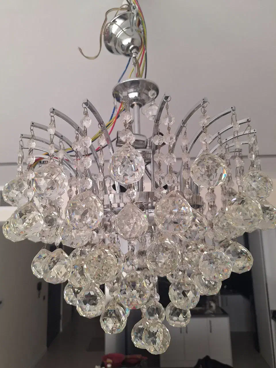 لوستر کریستالی نقره ای|لوستر و چراغ آویز|کرج, برغان|دیوار