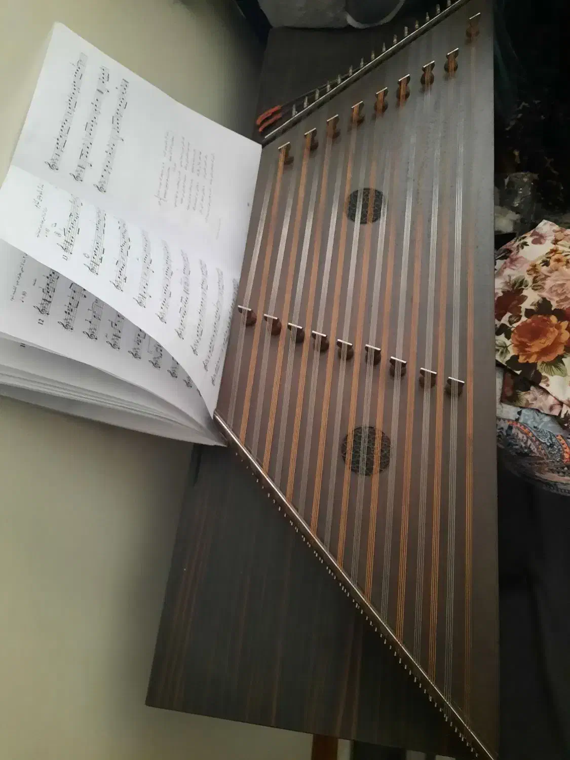 سنتور سه مهر ویژه موسوی در حد نوب همراه میز|سازهای سنتی|تهران, هاشمآباد|دیوار