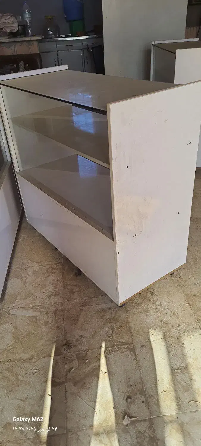 ویترین وقفسه در حد نو|کتابخانه، شلف، قفسههای دیواری|سبزوار, فیاض|دیوار