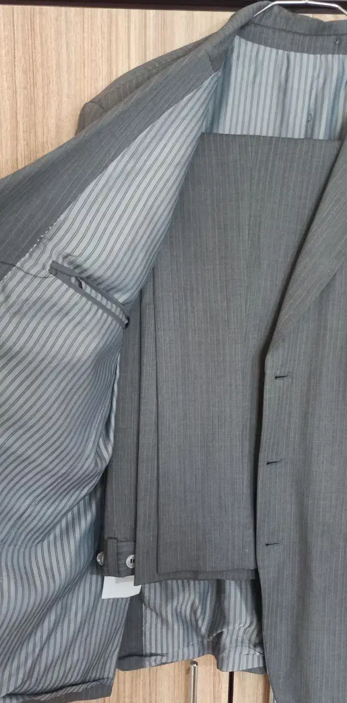 لباس مردانه|لباس|پرند, فاز ۶|دیوار