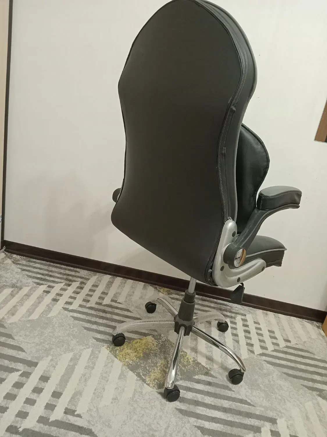 صندلی در شهرکرد|صندلی و نیمکت|شهرکرد, |دیوار