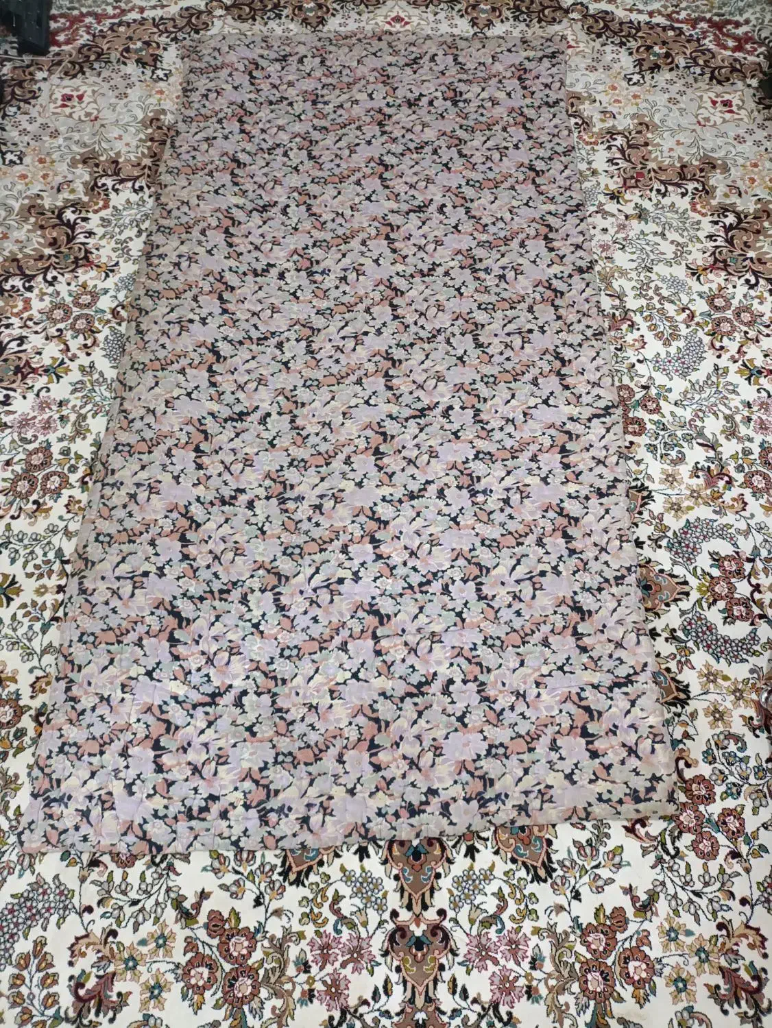 لحاف|رختخواب، بالش، پتو|دورود, |دیوار