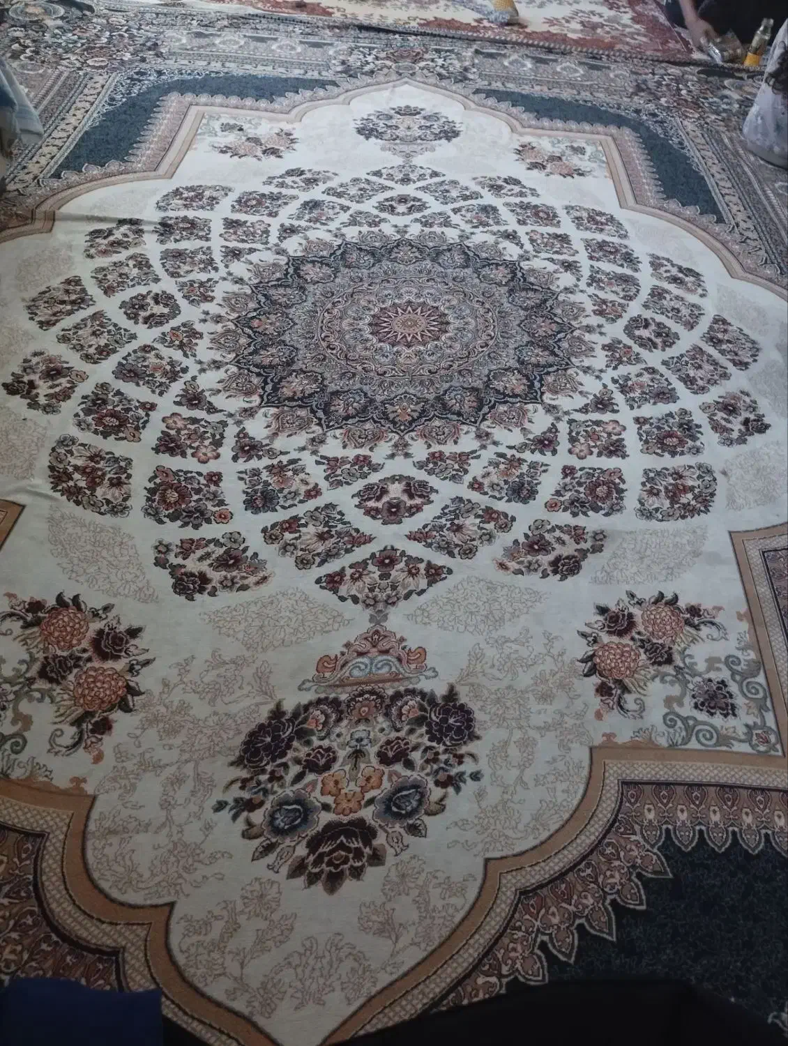 روکش قالی کش دار مخملی ۱۲متری نو|روفرشی|بم, |دیوار