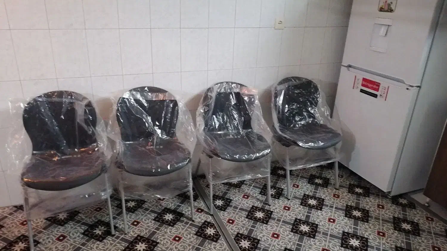 صندلی پلاستیک جنس خوب پابه فلز نو نو|صندلی و نیمکت|کرمان, |دیوار