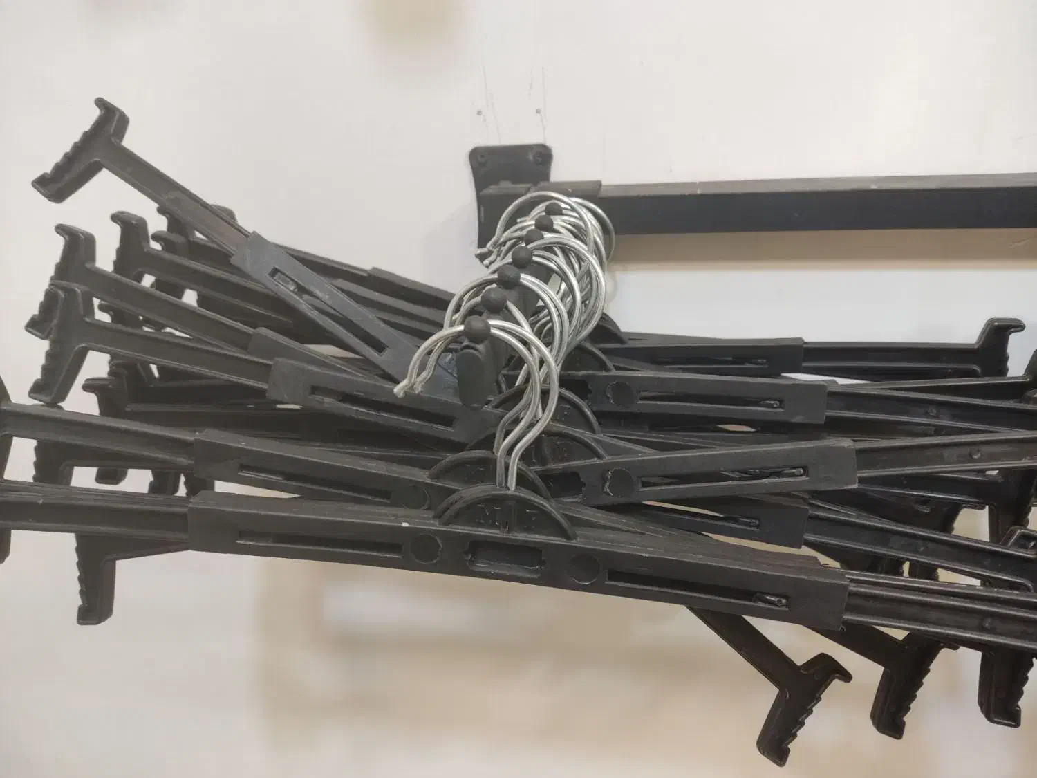 چوبکار|بندرخت و رخت‌آویز|تهران, دولتخواه شمالی|دیوار